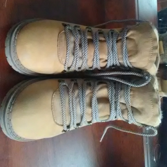 Boots - Picture 3 of 4